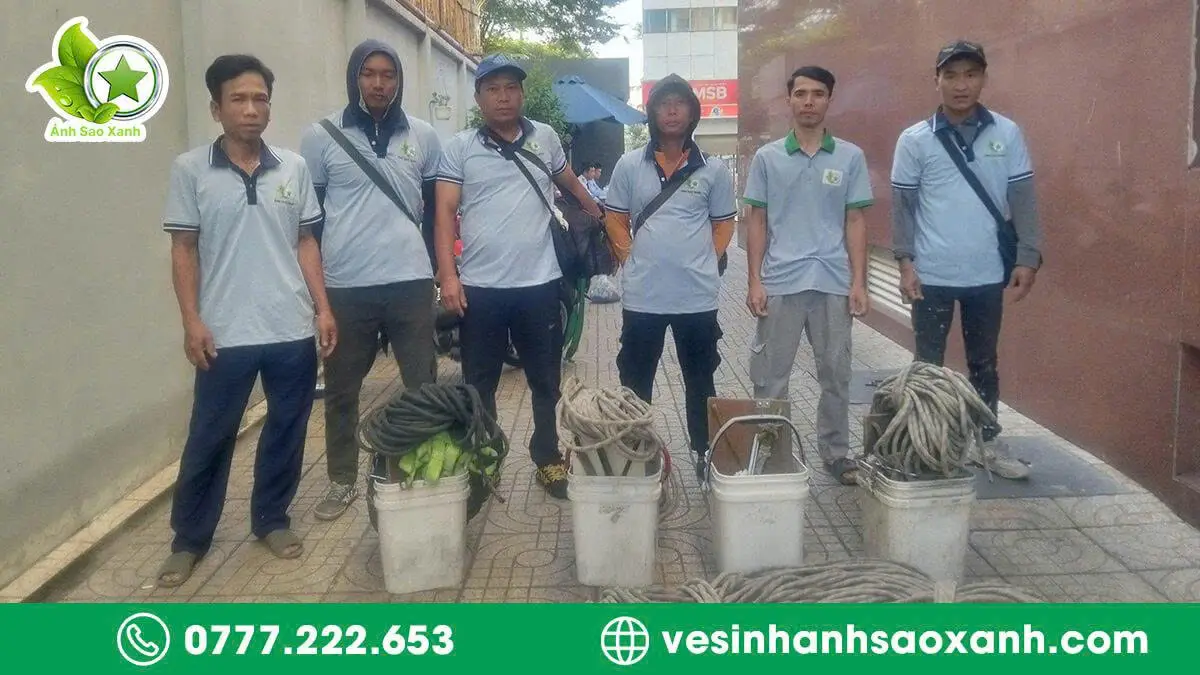 Đội ngũ Ánh Sao Xanh trang bị dây đu và dụng cụ chuyên dụng