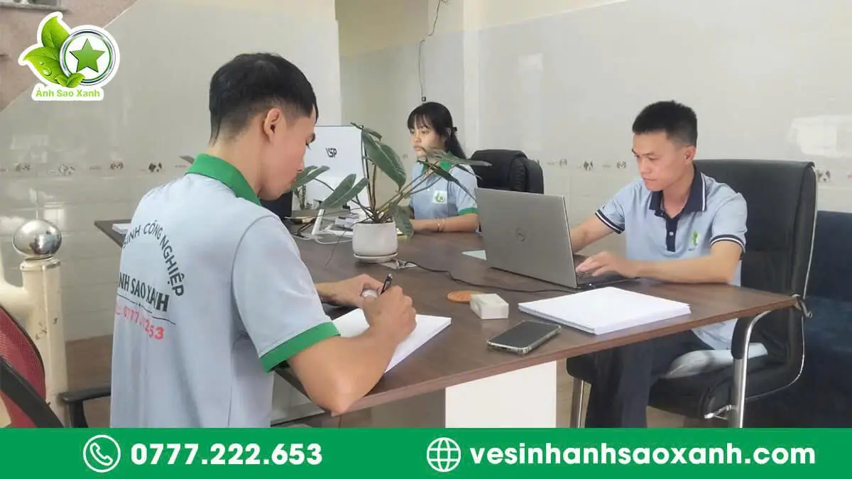đội ngũ nhân viên Ánh Sao Xanh khảo sát và báo giá vệ sinh công nghiệp tại Thủ Đức