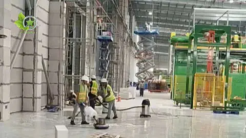 Đội ngũ Ánh Sao Xanh thi công dịch vụ vệ sinh nhà xưởng Nghệ An tại khu công nghiệp