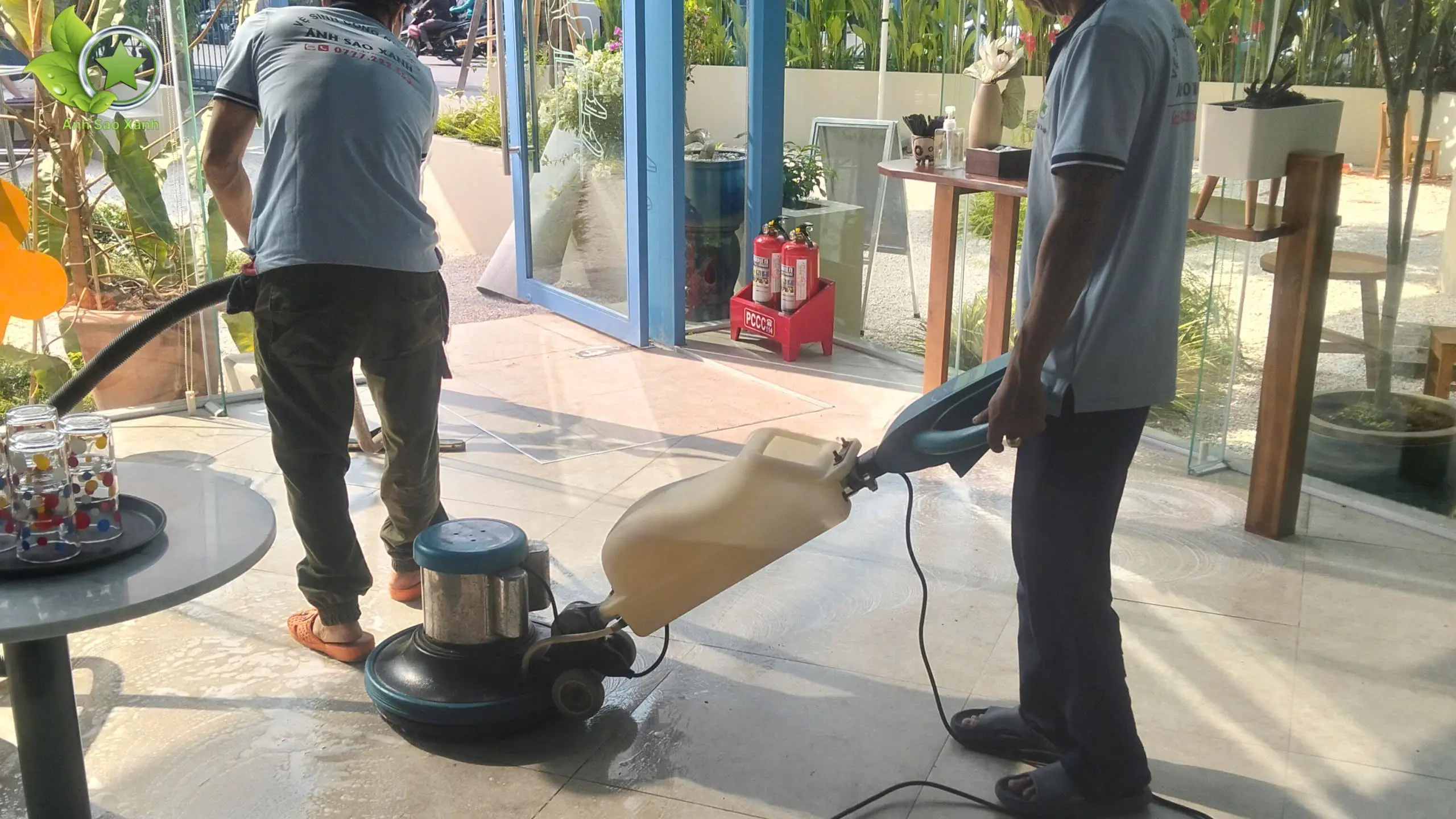 máy chà sàn công nghiệp vệ sinh sàn đá tòa nhà tại tphcm