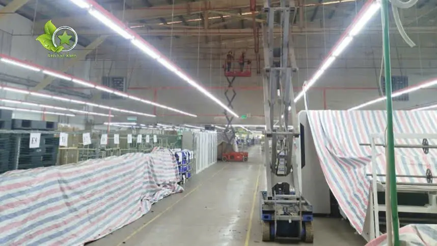 vệ sinh trần nhà xưởng và hệ thống đèn