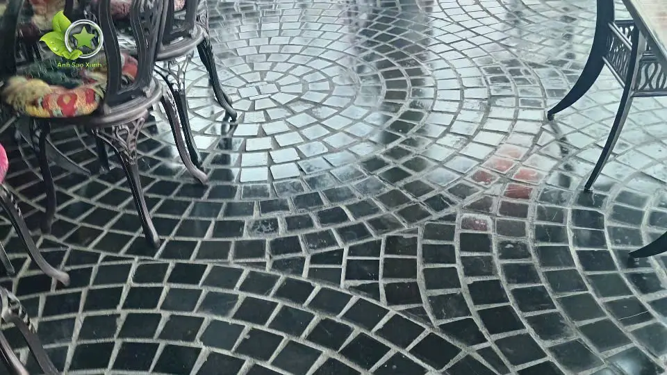 Sàn gạch mosaic sau khi chà sạch tại Phường Tân Định
