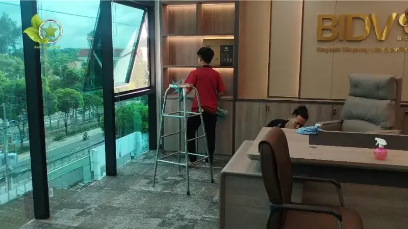 Vệ sinh công nghiệp Phường Bình Tiên chuyên vệ sinh ngân hàng, công trình sau xây dựng và văn phòng tại TPHCM.