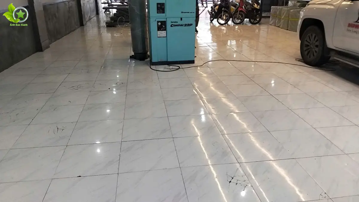 Sàn gạch sau khi vệ sinh và chà sàn tại Bình Tân